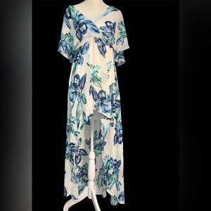LUSH - Tropical Print Short Sleeve Hi-Low Dress, Size: Small. 
New with tag